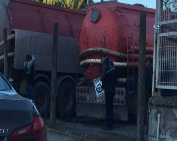 Tuzla'da kokuya neden olan 4 kamyon yakalandı