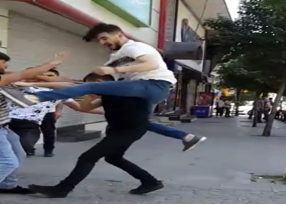 Zeytinburnu'nda laf atma kavgası