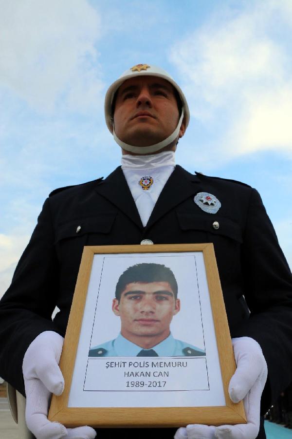 Şehit polis, son yolculuğuna uğurlandı