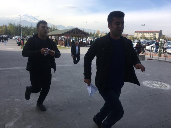 KPSS´ye giremeyen öğrenciler ağladı