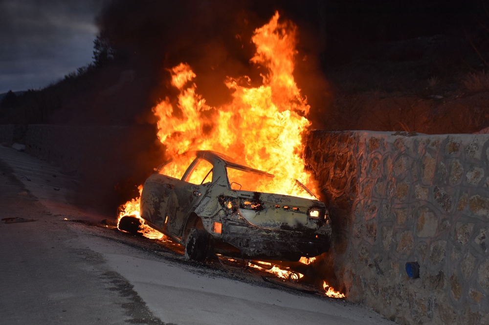 Tokat'ta yanan otomobilde 3 kişi can verdi