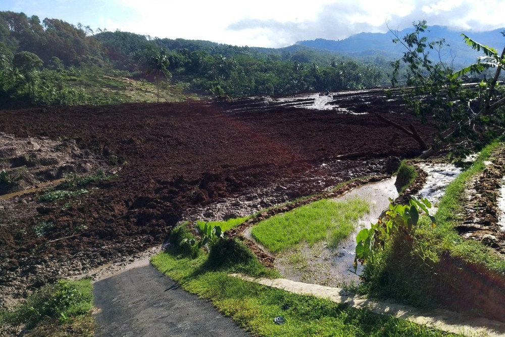 Endonezya'da toprak kayması 5 can aldı
