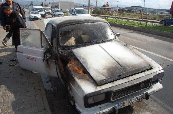 Aydın'da seyir halindeki otomobil yandı