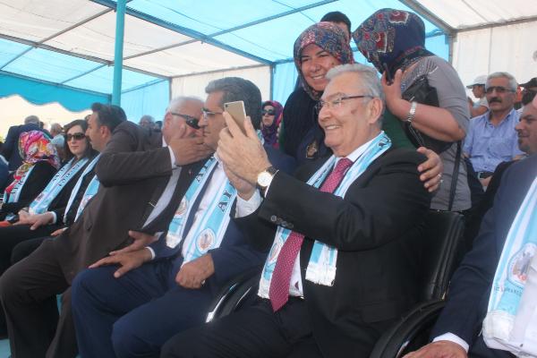 Baykal, hıdırellez ateşinin üstünden atladı