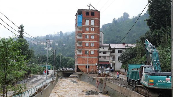 rize de dere yatagi uzerindeki yapilar trabzon haberleri trabzon olay