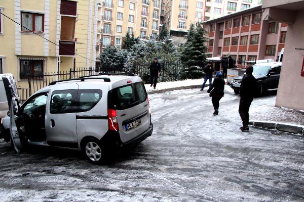 İstanbulluların buzlu yollarda zor anları