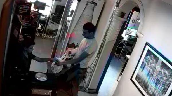 Arkadaşın istiyor diye kandırıp bağış kutularını çaldı