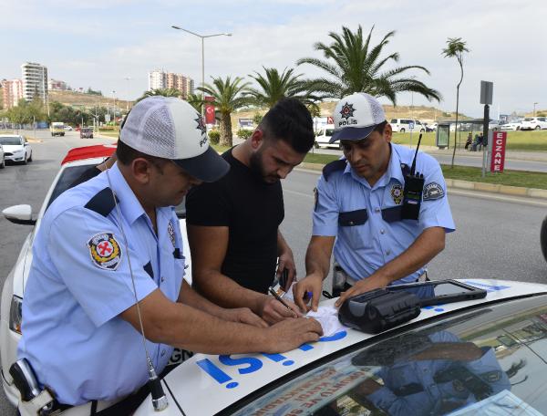 Yasağı protesto ederken cam filmden ceza yedi