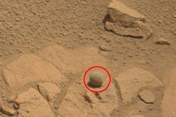Mars yüzeyinde gizemli küre 