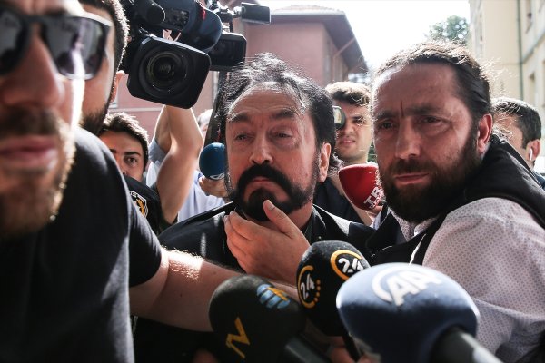 Adnan Oktar saÄlÄ±k kontrolÃ¼nden geÃ§ti