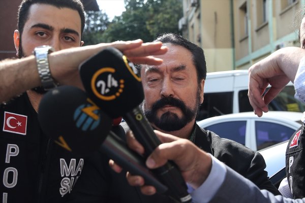 Adnan Oktar saÄlÄ±k kontrolÃ¼nden geÃ§ti