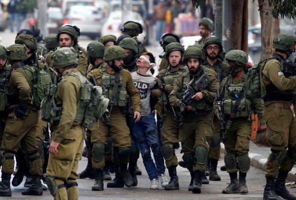14 yaşındaki Filistinli çocuğun gözaltına alındığı an