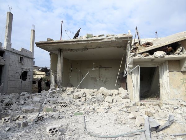 Esad rejiminin İdlib'e  hava saldırıları devam ediyor