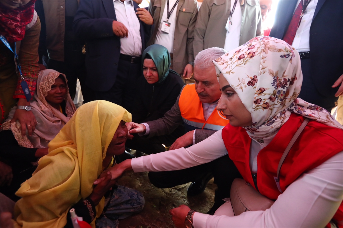 Başbakan Yıldırım Arakanlı Müslümanların kampında
