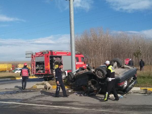 Paramparça olan araçtan hafif sıyrıklarla kurtuldu