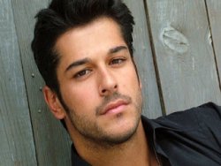 Burak Özçivit kimdir