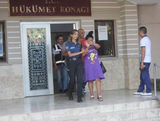 Polisten kaçarken bile hırsızlık yaptılar