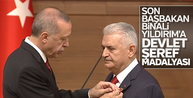 Başkan Erdoğan Binali Yıldırım'a şeref madalyası verdi
