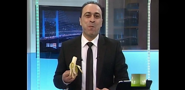 TRT spikeri canlı yayında muz yedi #1