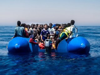 Libya açıklarında 104 göçmen kurtarıldı
