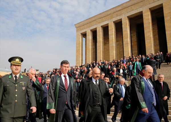  Türkiye Barolar Birliği Anıtkabir'e çıktı