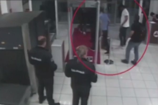 Suudi timin konsolosluk binasına giriş görüntüleri