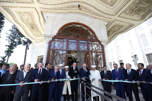 Erdoğan, Fatih Sultan Mehmet Türbesi'nin açılışını yaptı
