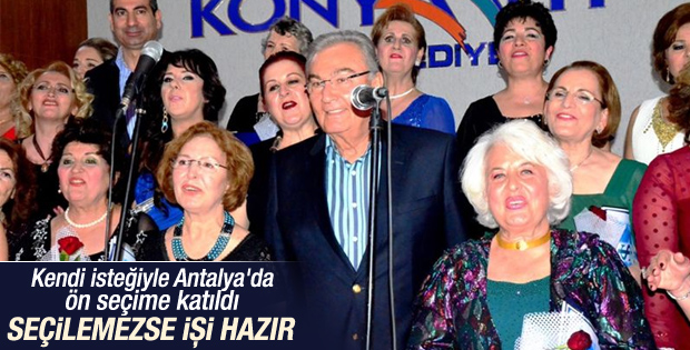 Deniz Baykal kadınlar korosu ile birlikte şarkı söyledi