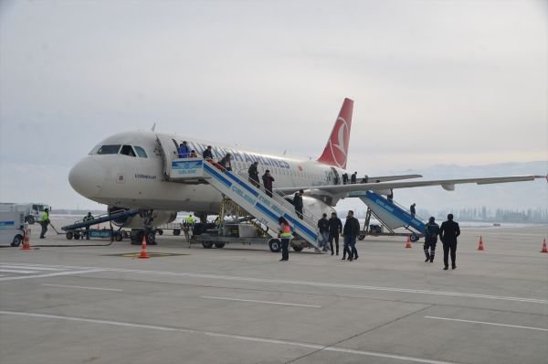 Yüksekova'ya bir yılda 154 bin 795 yolcu seyahat etti