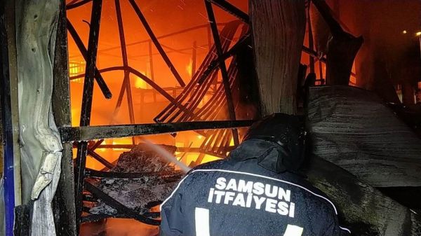 Samsun'da şüpheli mağaza yangını