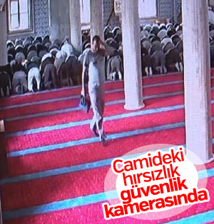 Namaz kılarken çantası çalınan cemaat