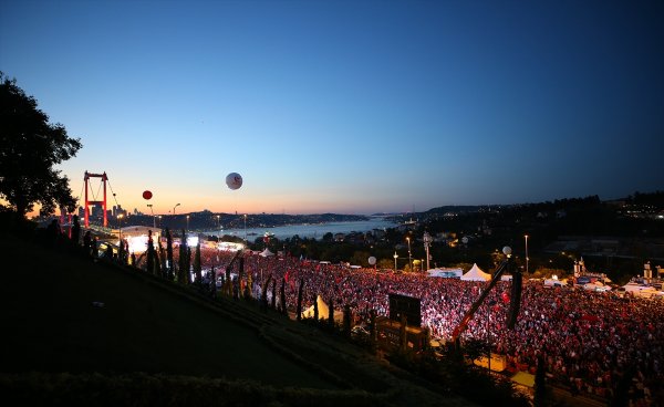 Milyonlar 15 Temmuz'un yıl dönümünde meydanlarda