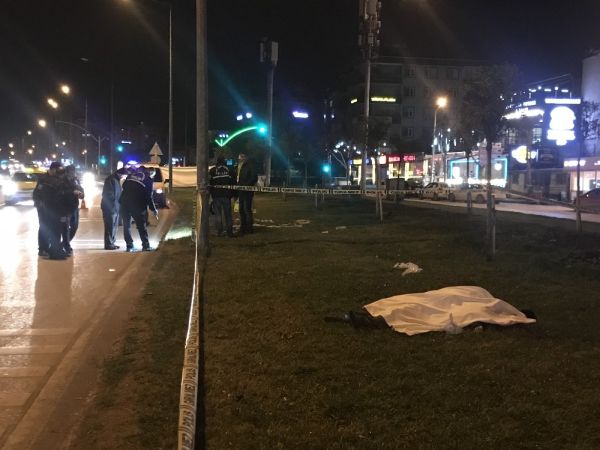 Bursa'da yolda yürürken araba çarptı: 1 ölü