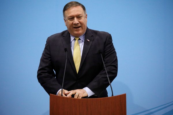ABD İran'a yaptırımları yeniden başlatıyor