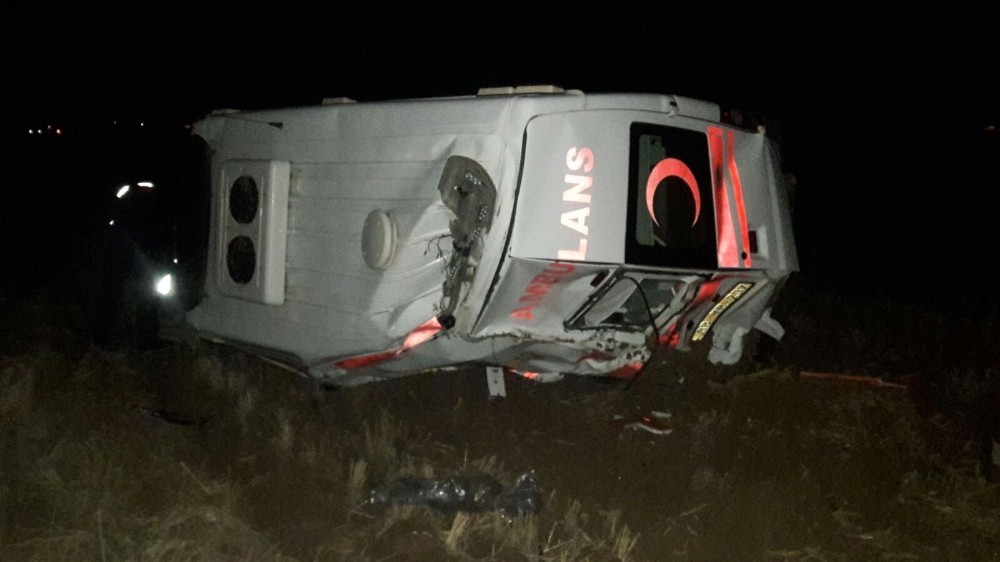 Kayseri'de ambulans şarampole devrildi