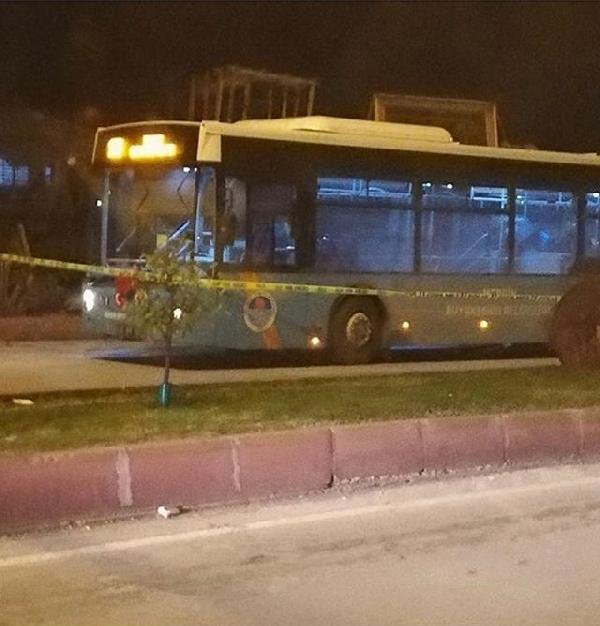 Mersin'de otobüse molotof kokteyli atıldı: 3 yaralı