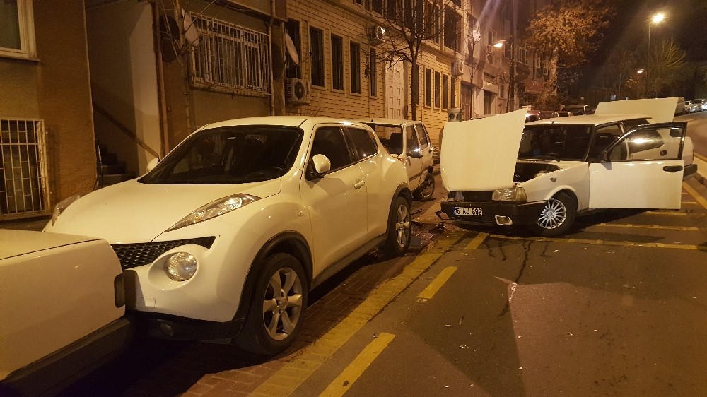 Üsküdar'da bir sürücü 8 araca çarptı