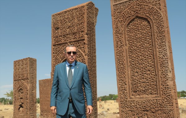 Başkan Erdoğan Selçuklu mezarında