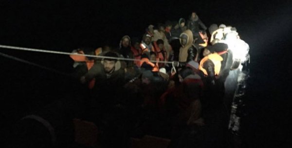 Kuşadası Körfezi'nde 50 kaçak göçmen yakalandı