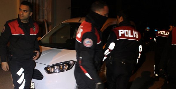 Adana'da polisten kaçan şüphelilerden biri yakalandı