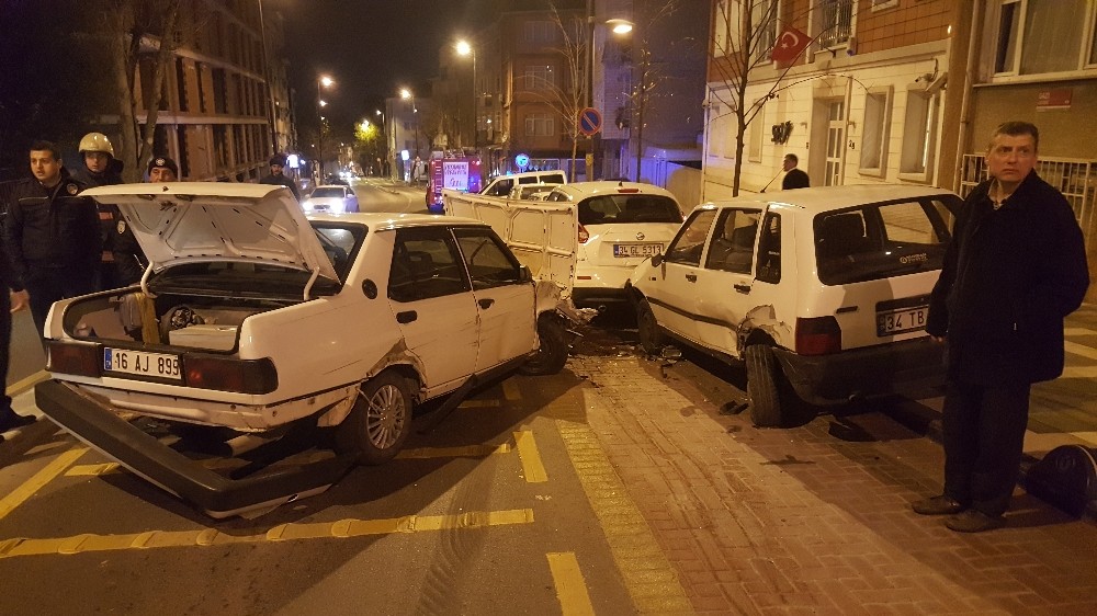 Üsküdar'da bir sürücü 8 araca çarptı