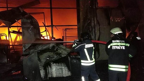 Samsun'da şüpheli mağaza yangını
