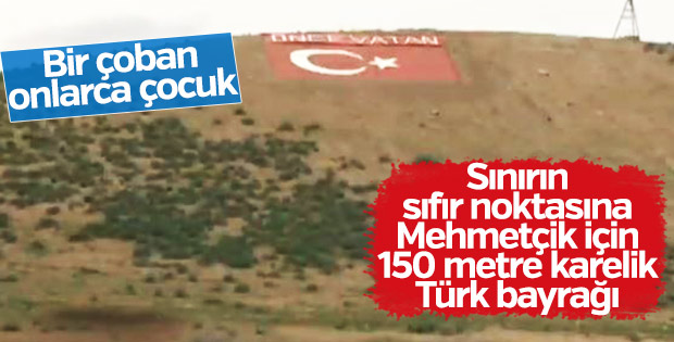 Mehmetçik'e moral vermek için sınıra Türk bayrağı