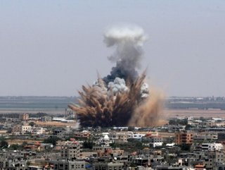 İsrail ordusu yine Gazze'yi vurdu‬ 