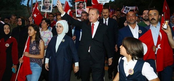 Erdoğan: 15 Temmuz'da demokrasinin şerefini kurtardık