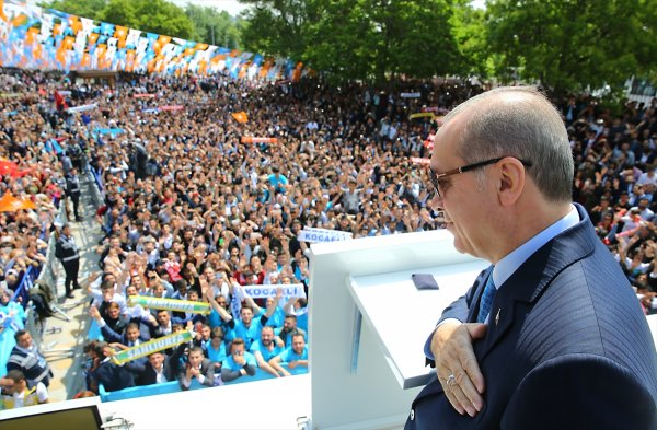 AK Parti'nin yaptırdığı son anket