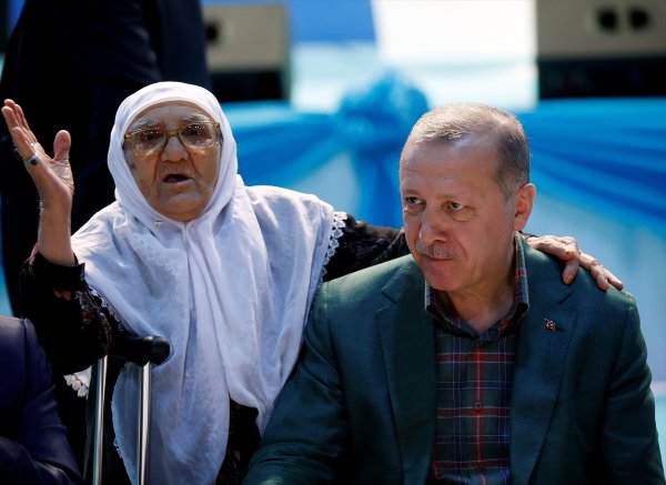 Diyarbakırlı yaşlı kadının Erdoğan sevgisi