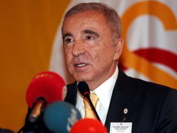 Ünal Aysal kimdir
