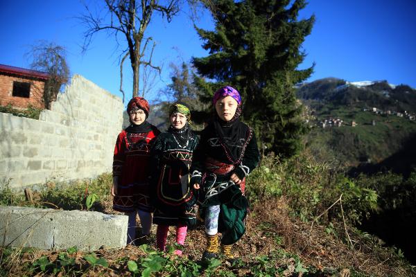 Dedeler anlatıyor, torunlar yazıyor