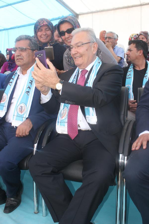 Baykal, hıdırellez ateşinin üstünden atladı